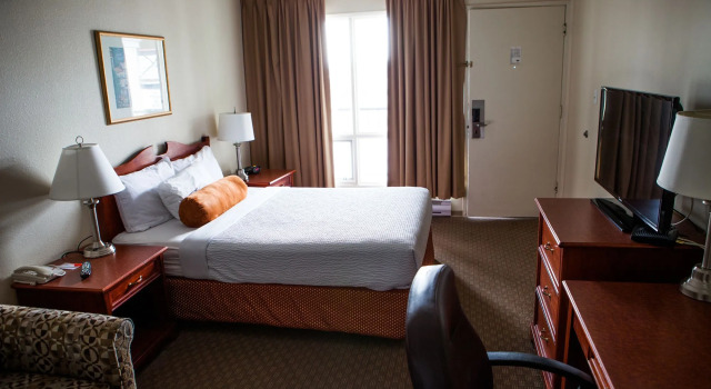 Knights Inn Lethbridge, Rezerwuj Hotel Hotele w Southern Alberta z parkingiem, Parking