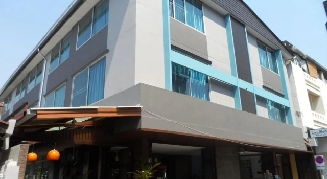 La-Mer Hostel
