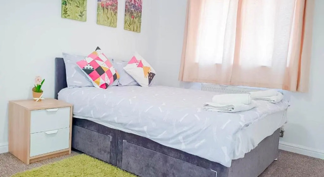 Airport Lounge - 3 Bed - 6 Persons, Забронировать Отель Отели Манчестера с парковкой, Парковка