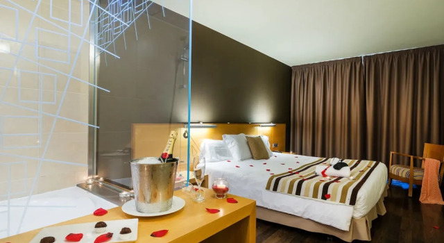 Двухместный номер Standard с балконом Hotel Restaurant Sant Pol