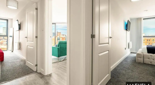 MAEVELA Apartments - Luxury Top Floor Penthouse - With Parking - 2 Bedroom New Build Apartment ✪ City Centre, Digbeth ✓ With Huge Patio Sliding Doors - CITY VIEW - ROOFTOP TERRACE - PS4 & Smart TV's, Забронировать Апартаменты/квартира Отели Бирмингема с парковкой, рядом с Бирмингемский городской университет, Парковка
