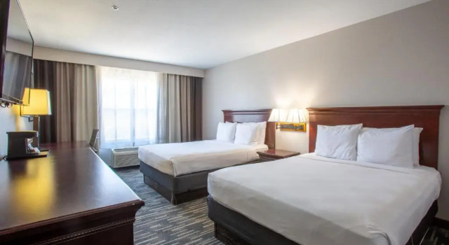 Четырёхместный номер Standard Country Inn & Suites by Radisson, Tucson City Center AZ