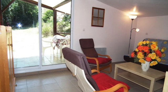 Spacious Dordogne Cottage, Book Vacation Home Gavaudun 