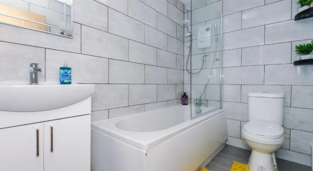 Stylish 4 bed home close to Manchester City centre