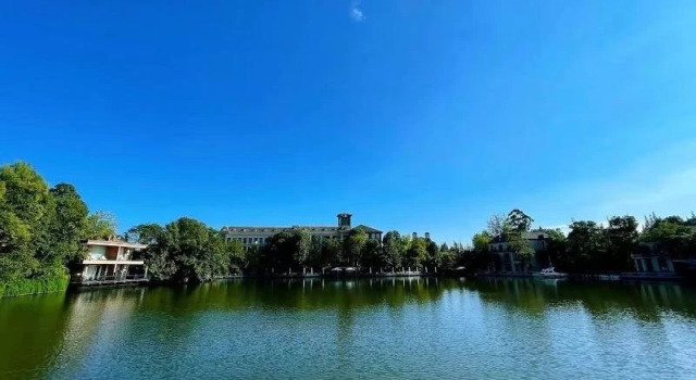 Jinlong Holiday Hotel, Varaa Hotelli Chengdu Sichuan