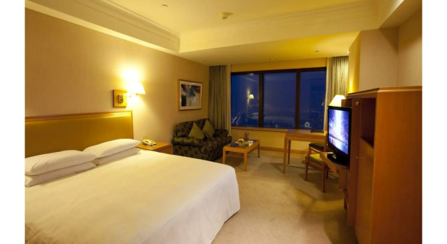 85 Sky Tower Hotel