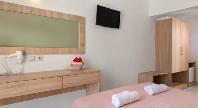 Двухместный номер Standard с видом на бассейн Meliton Hotel