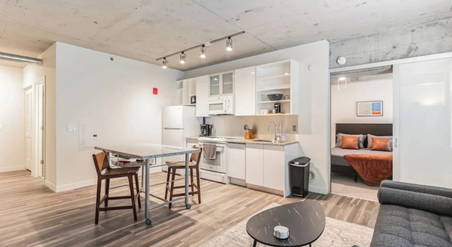 Апартаменты Sleek DT Cleveland Apt at City Club