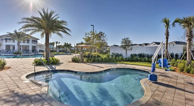 6 Mi to Disney: Resort Hideaway w/ Pool Access!