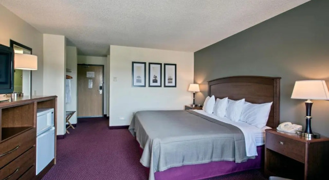 Двухместный номер Deluxe AmericInn by Wyndham Iowa Falls