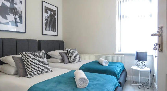 Коттедж Business Tudors eSuites Birmingham Townhouse for Contractors