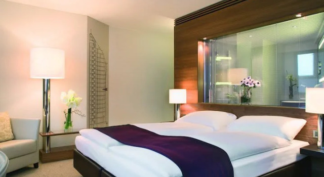 Номер Premium MÖVENPICK Hotel Hamburg City, historischer Wasserturm im Schanzenpark
