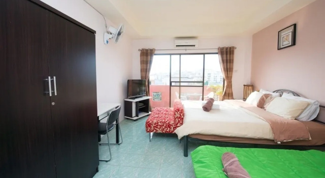 Трёхместный номер Deluxe с балконом The Holiday Resort Pattaya