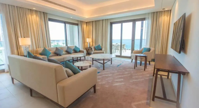 Luxurious 5 Bedroom Apartment - Full Ocean view