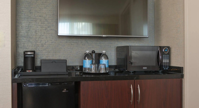 Двухместный люкс с 2 комнатами Hampton Inn & Suites Downers Grove Chicago