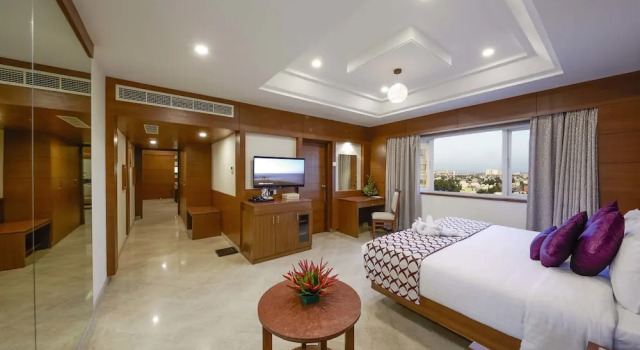 Люкс JP Chennai Hotel