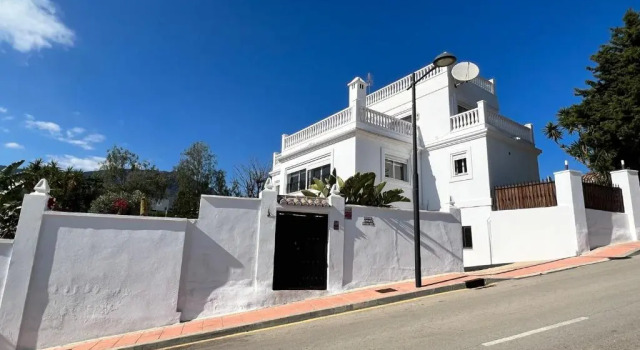 Villa 5 beds with private pool near Estepona - 5007
