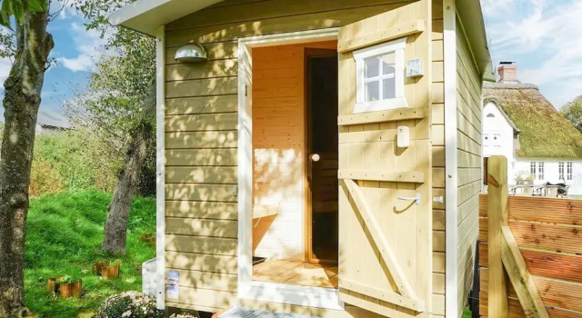 Коттедж Reetgedecktes Ferienhaus in Humptrup