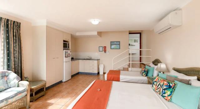 Номер Standard c 1 комнатой с балконом Sunlit Waters Studio Apartments