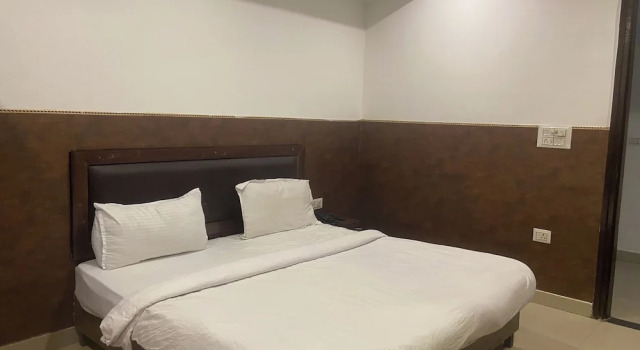 Hotel Golden Plam Tilak Nagar Market, Забронировать Отель Отели Нью-Дели с завтраком, Завтраки