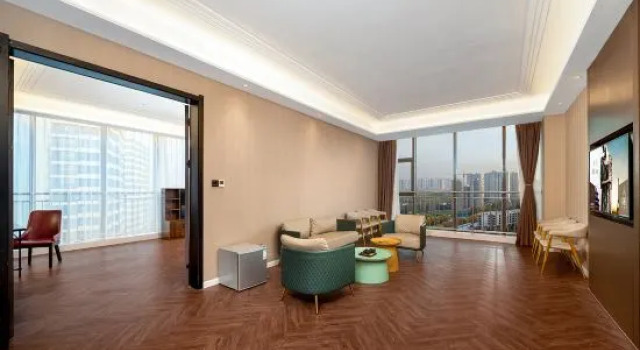Люкс Luohe High-speed Railway West Station Wanda Plaza   Jinjiang Metropolo Hotel