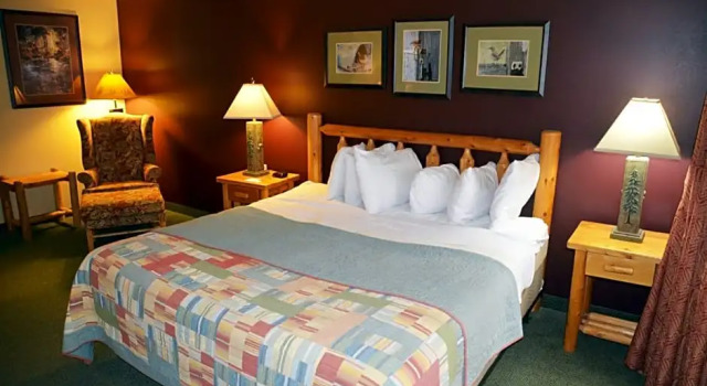 Three Bears Lodge, Prenota Hotel Warrens Wisconsin