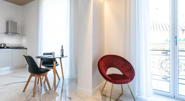 Апартаменты Deluxe Palazzo Sovrana Serviced Luxury Apartments