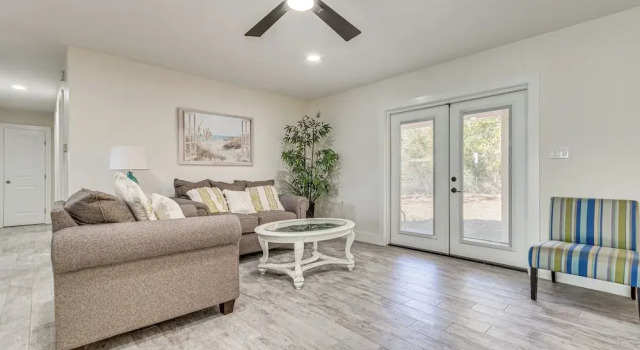 Modern Pensacola Home ~ 6 Mi to Beach!, Rezerwuj Hotel Ferry Pass Stany Zjednoczone