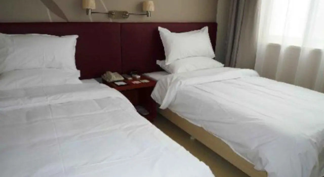 Piao Home Inn Beijing Dong Si, Забронировать Отель Отели Пекина с парковкой, рядом с Торговый комплекс Oriental Plaza, Парковка