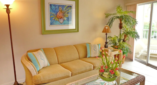 Номер Deluxe Breezy Condo With Deluxe Pool and Private Beach Access