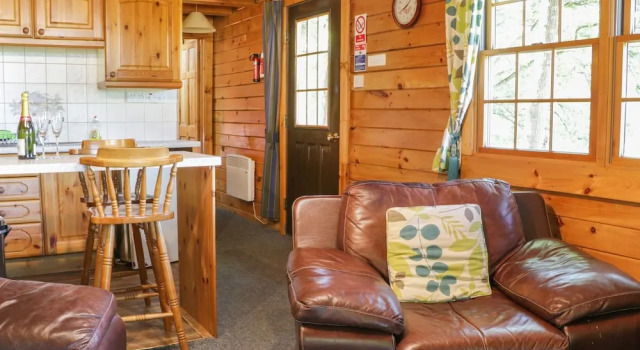 Hollies Lodge