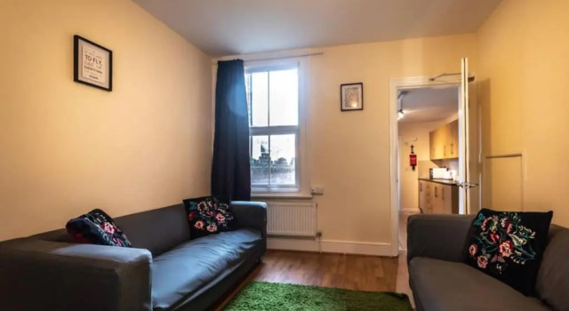 Entire townhouse w/ 6 spacious bedrooms