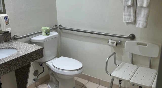 Двухместный номер Standard Days Inn by Wyndham Lake Point