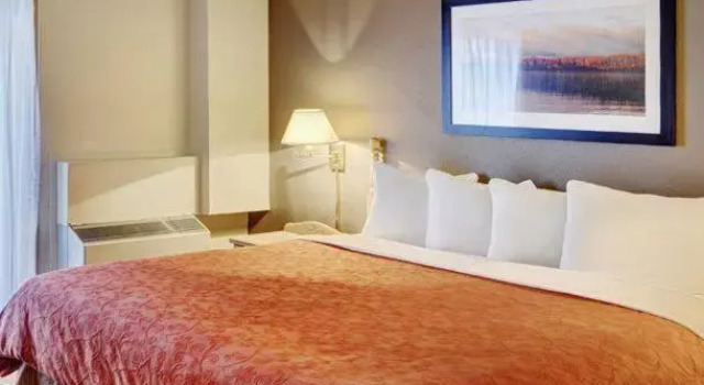 Люкс Thompsons Best Value Inn & Suites
