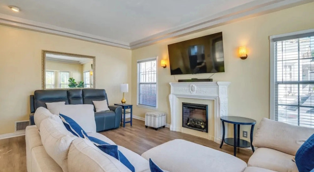 3 Mi to Usc, Museums & Parks! Modern LA Apartment