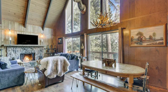 Коттедж Chic Lake Arrowhead Retreat: 4 Seasons of Fun!
