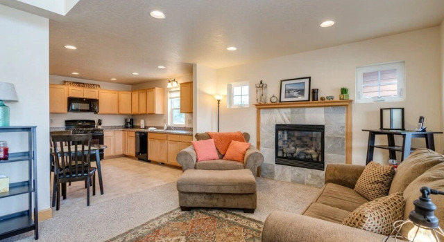 Lake Livin`, Book Hotel Dover Schweitzer Mountain