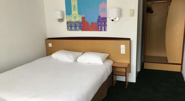 Двухместный номер Standard Kyriad Direct Marseille Est La Valentine