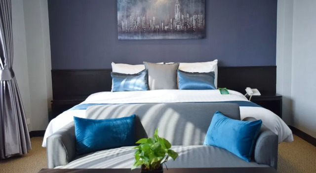 Двухместный люкс с балконом The Color Living Hotel