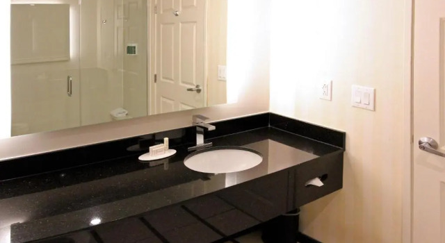 Двухместный люкс c 1 комнатой Fairfield Inn & Suites by Marriott Charleston Airport/Convention Center