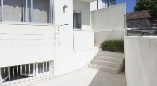 Коттедж с 4 комнатами Burgos House