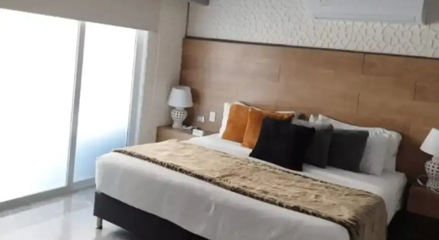 Семейный номер Standard с балконом и с видом на город Mantra Hotel Boutique