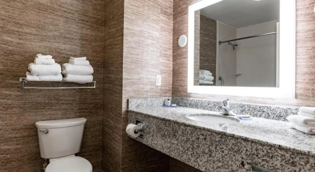 Люкс с 2 комнатами Holiday Inn Express & Suites Ironton by IHG