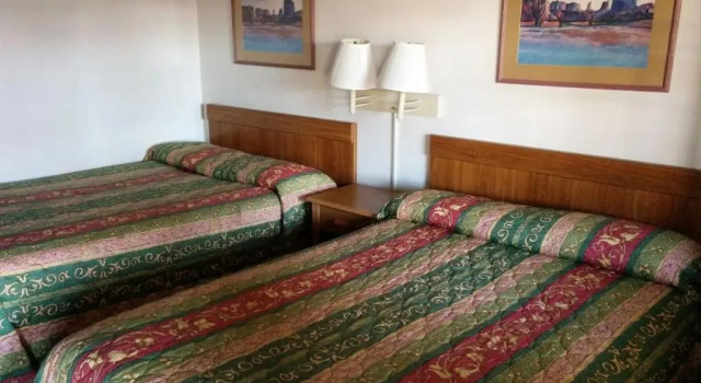 Четырёхместный номер Standard Economy Inn Safford