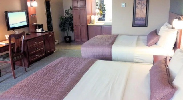 Четырёхместный номер Superior Hotel-Motel Drummond