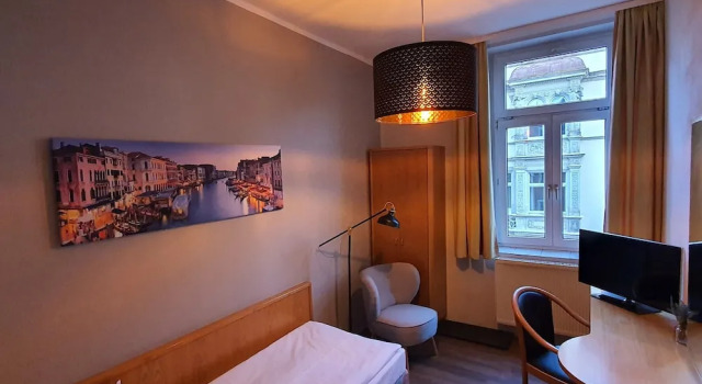 Hotel Friedensbrücke, 预订 酒店 格赖茨 图林根州