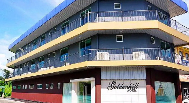 Кровать в общем номере Goldenhill Hotel