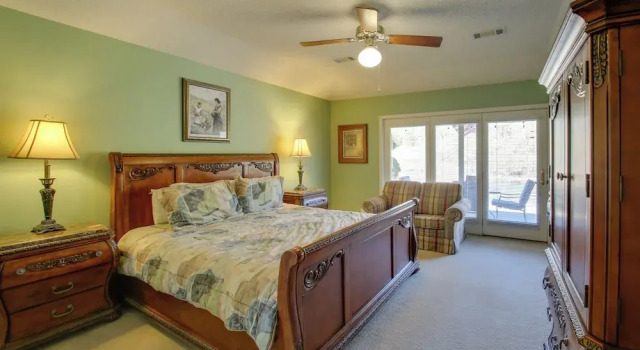 Lake Balboa Access: Home w/ Dock & Yard, Boek Hotel Hot Springs Village Arkansas