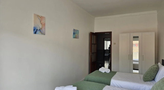 Light Spacious Almada Apartment, Забронировать Апартаменты/квартира Алмада Costa Azul, рядом с Парк Мира