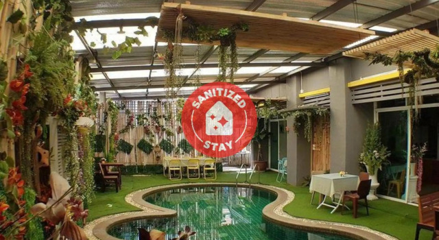 Кровать в общем номере OYO 792 Omsaga Phuket Hotel